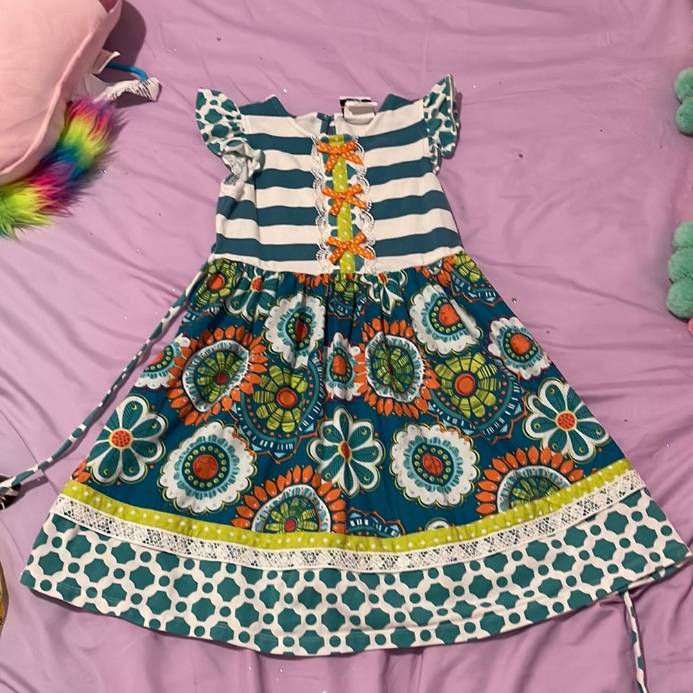 Counting daisies girls dress!